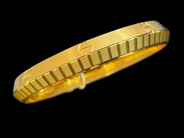 Riged Line Gold Cartier Kada