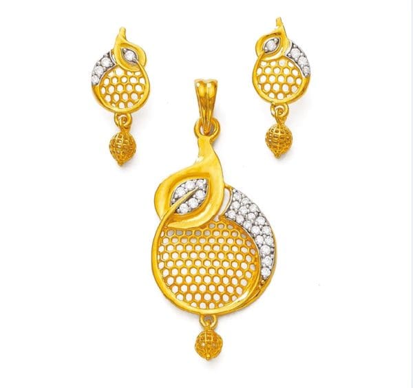 Nishika Gold Pendant Set