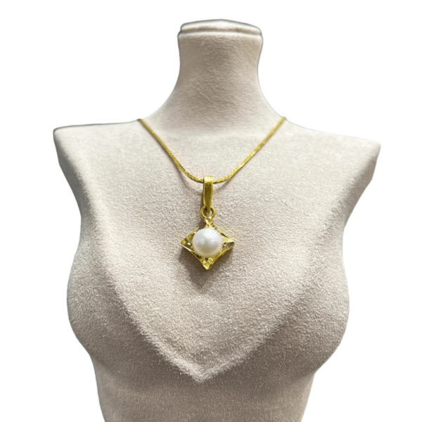 Natural Pearl Square Gold Pendant