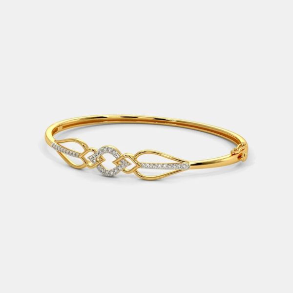 The Yashasvi Oval Bangle