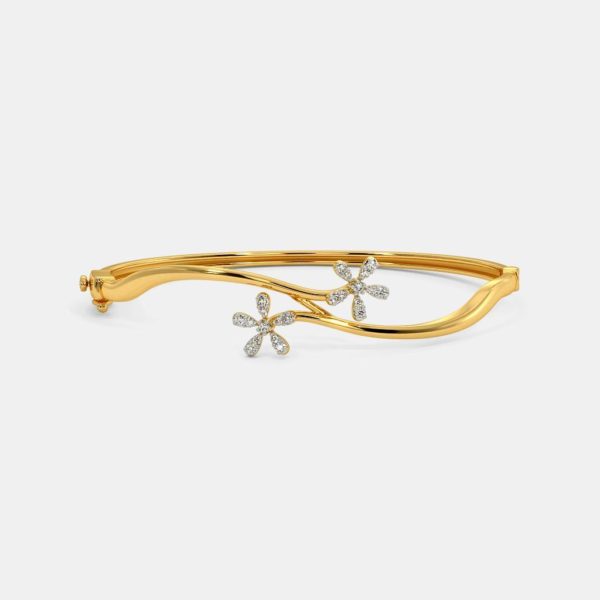 The Makayla Oval Bangle