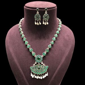Vasundhara Silver Green Kundan Necklace Set Vasundhara Silver Green Kundan Necklace Set