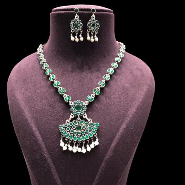 Vasundhara Silver Green Kundan Necklace Set