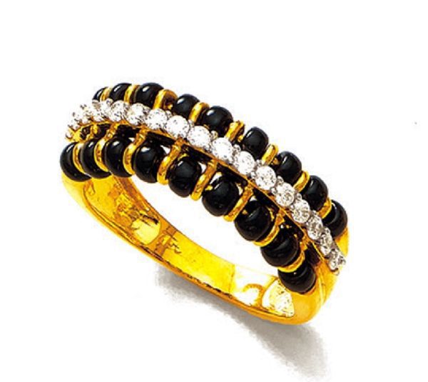 Glinting Black Beads Gold Ring