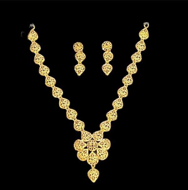 Chetna Gold Necklace Set